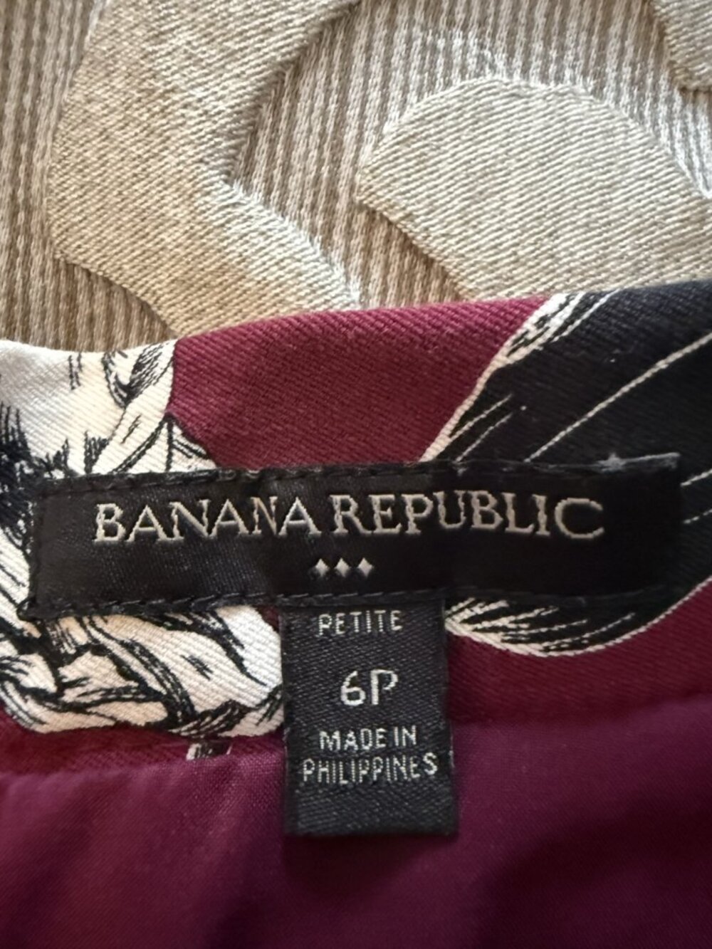 Banana Republic Burgundy Floral Pleated Skirt Lined 6 Petite Black White Tulip - Picture 4 of 7